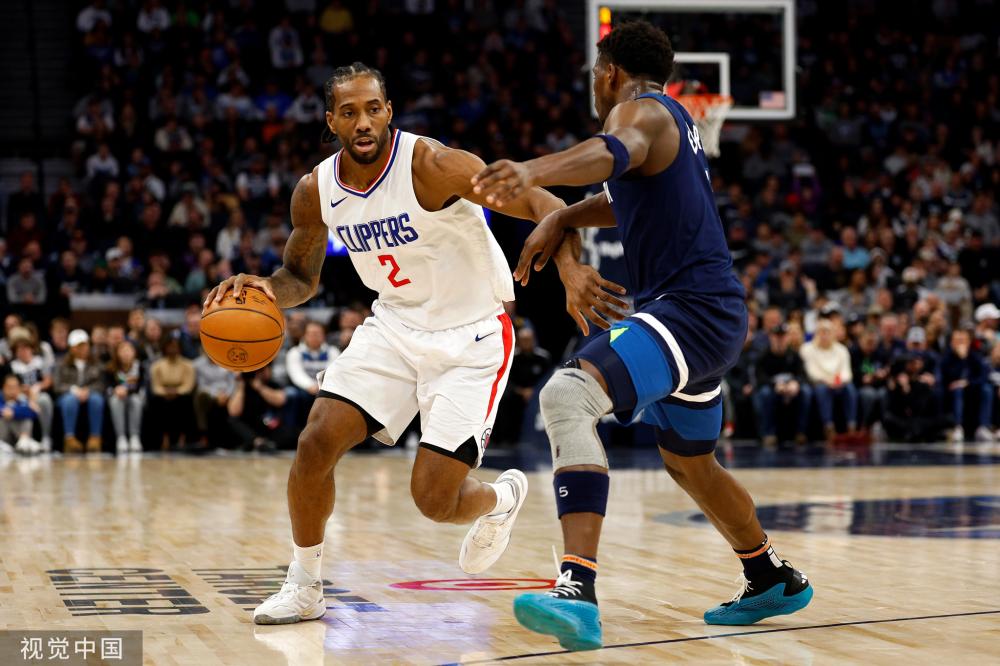 站在球前的 站在球前的