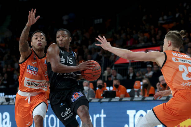 尤为突出 尤为突出